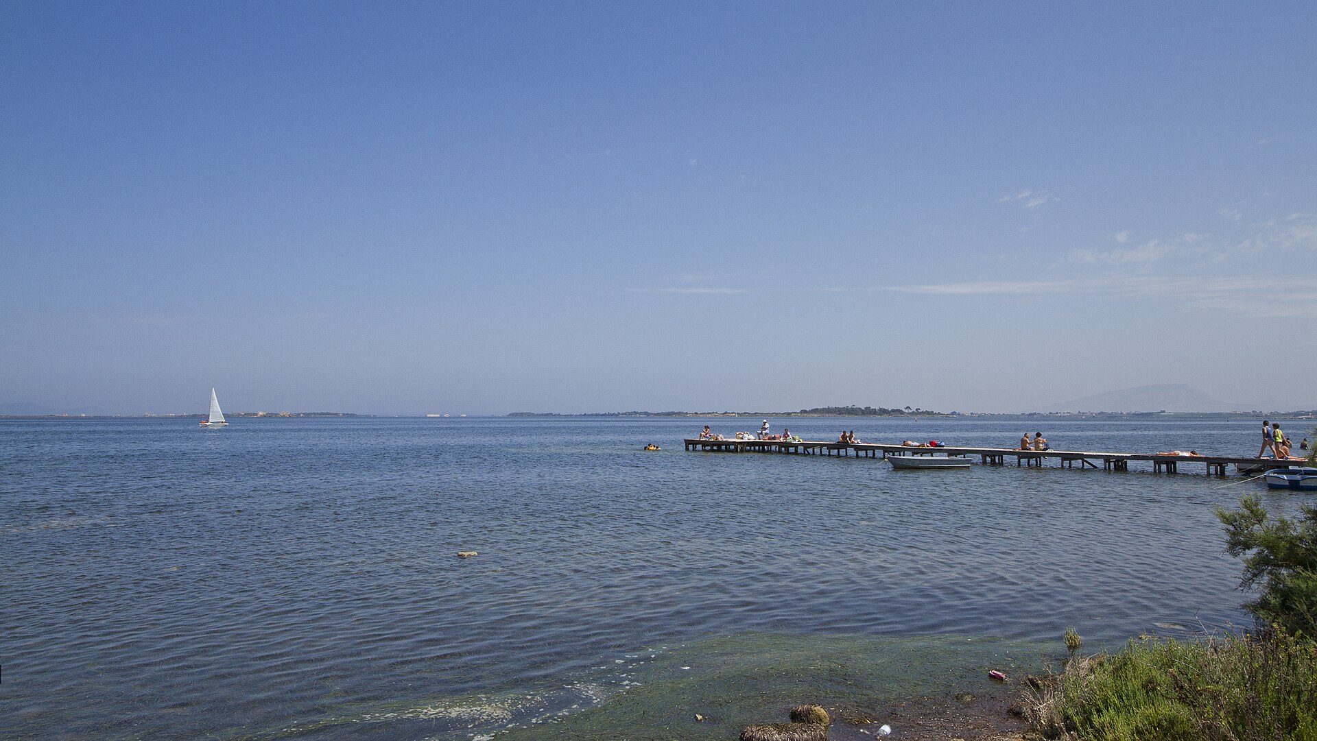 La laguna dello Stagnone con il pontile, a Marsala