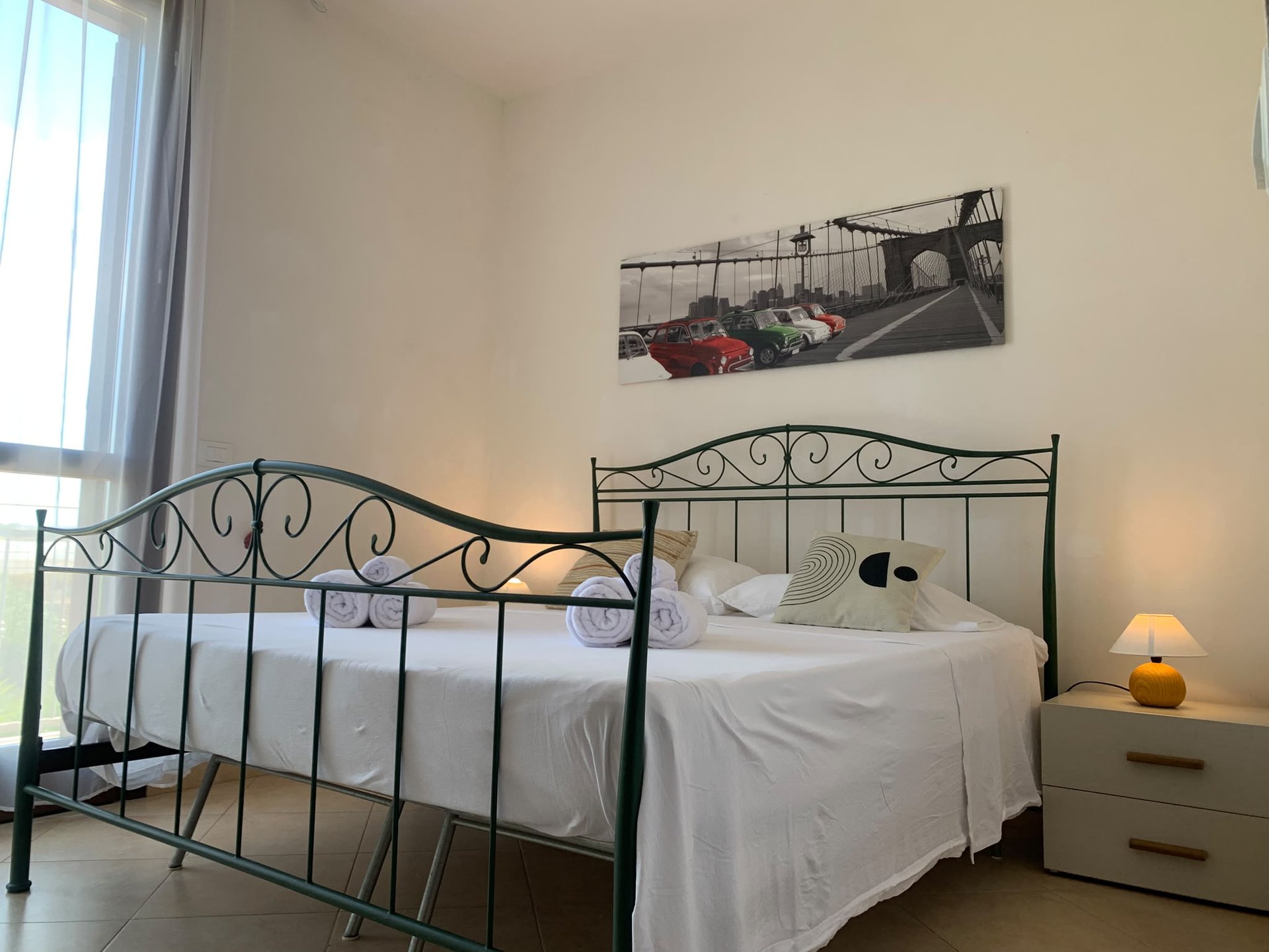 Kitehouse Emma, camera matrimoniale con letto in ferro battuto